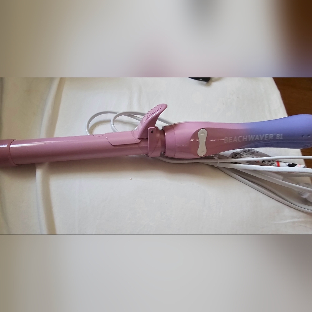 Beachwaver B1 Pink Curling Iron